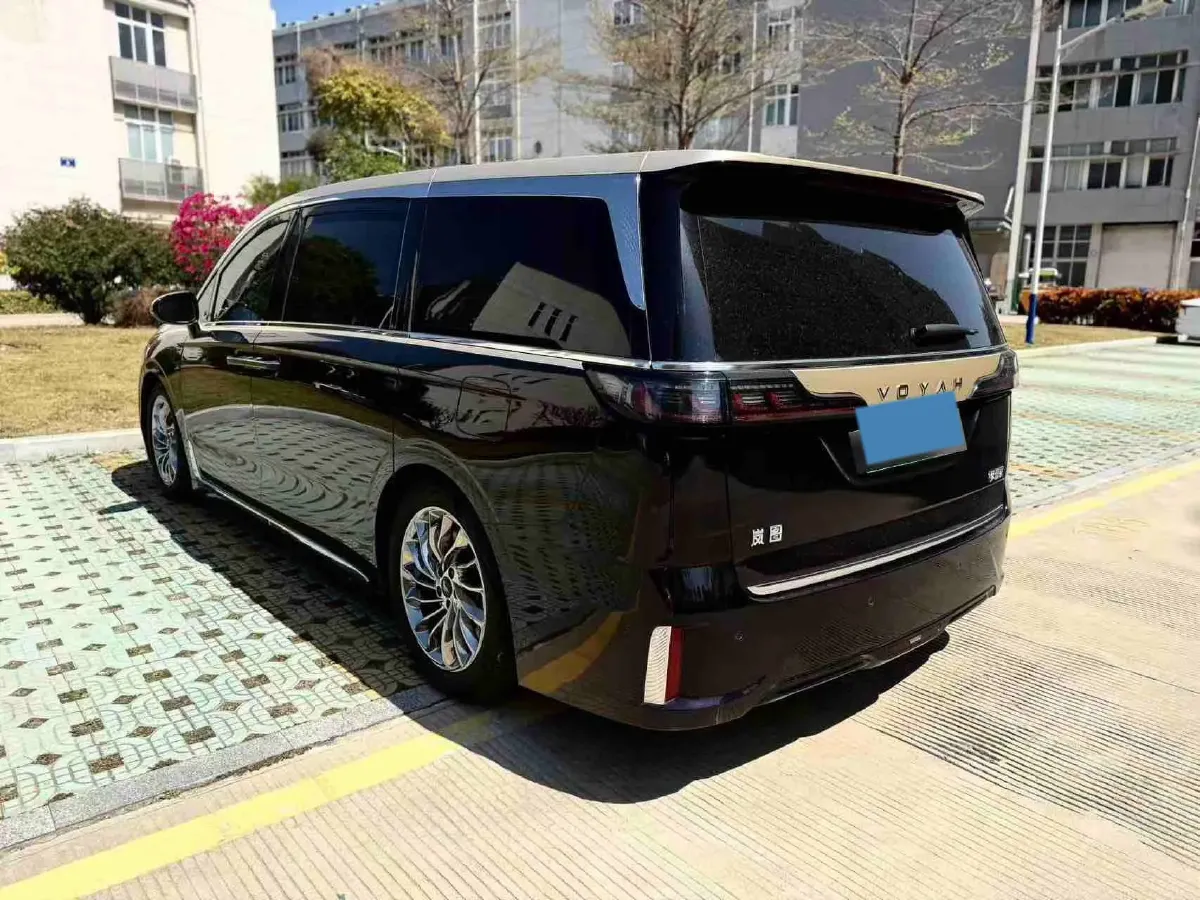 2024 Voyah Dream 1.5T 150HP L4 PHEV 43KWH,autocango,china used car exporter,china ev exporter,chinese used car exporter,chinese used ev exporter
