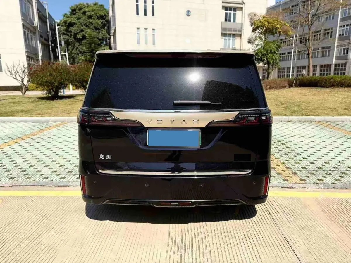 2024 Voyah Dream 1.5T 150HP L4 PHEV 43KWH,autocango,china used car exporter,china ev exporter,chinese used car exporter,chinese used ev exporter