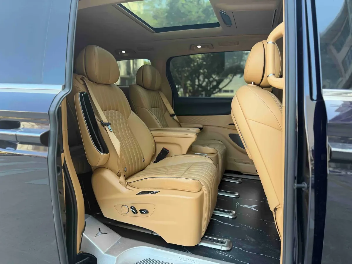 2024 Voyah Dream 1.5T 150HP L4 PHEV 43KWH,autocango,china used car exporter,china ev exporter,chinese used car exporter,chinese used ev exporter