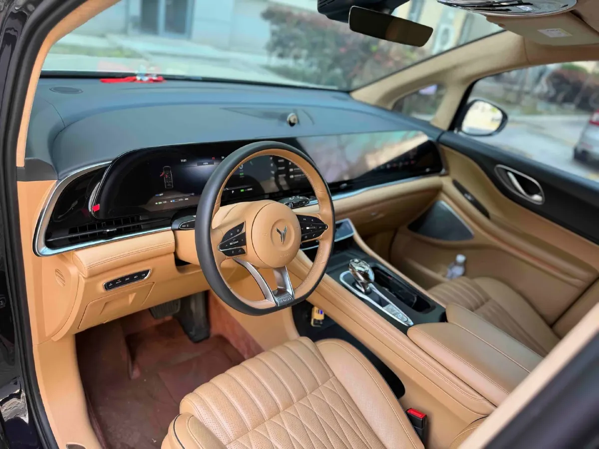 2024 Voyah Dream 1.5T 150HP L4 PHEV 43KWH,autocango,china used car exporter,china ev exporter,chinese used car exporter,chinese used ev exporter