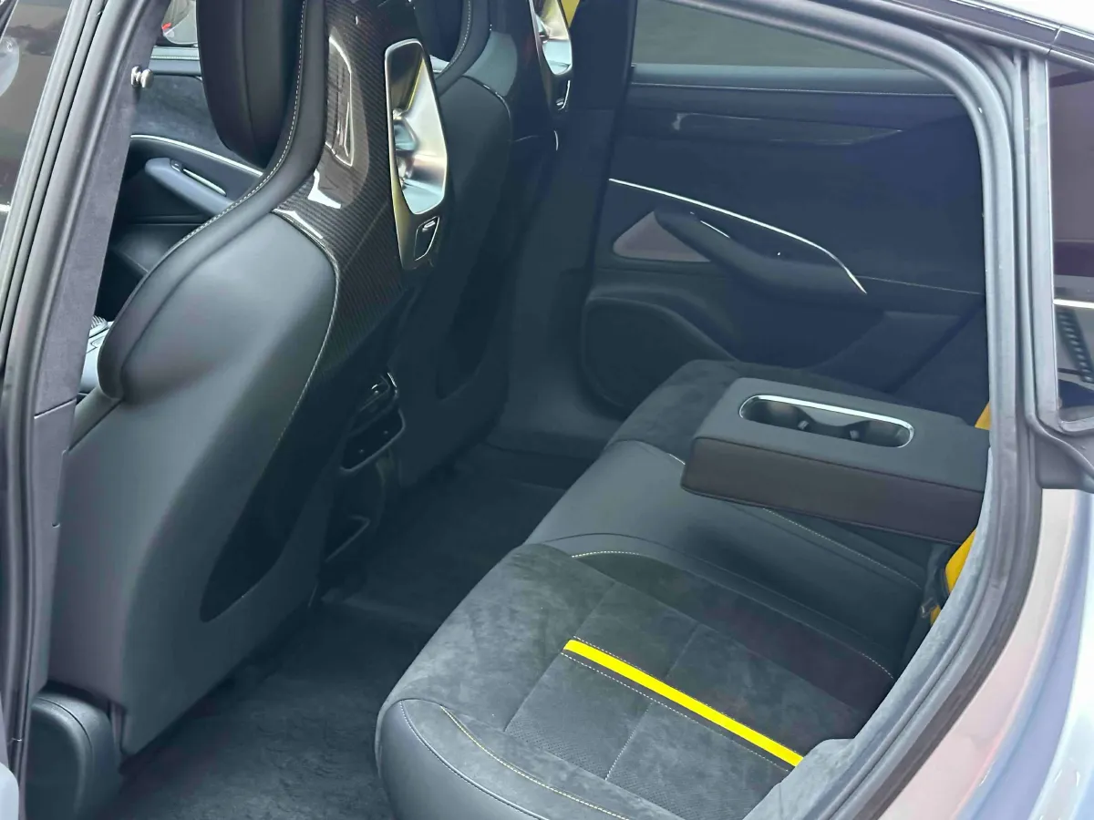 2025 MI SU7 Ultra BEV 93.7KWH,autocango,china used car exporter,china ev exporter,chinese used car exporter,chinese used ev exporter