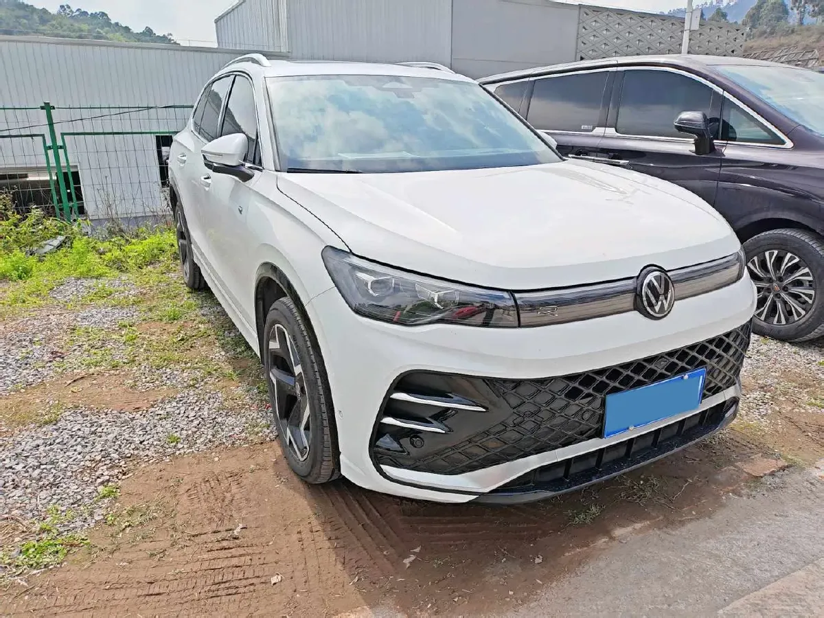 2024 Volkswagen Tiguan L 2.0T 186HP L4 7DCT,autocango,china used car exporter,china ev exporter,chinese used car exporter,chinese used ev exporter