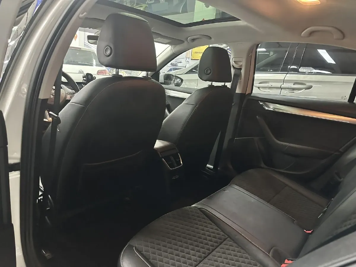 2018 Skoda Octavia 1.2T 116HP L4 7DCT,autocango,china used car exporter,china ev exporter,chinese used car exporter,chinese used ev exporter