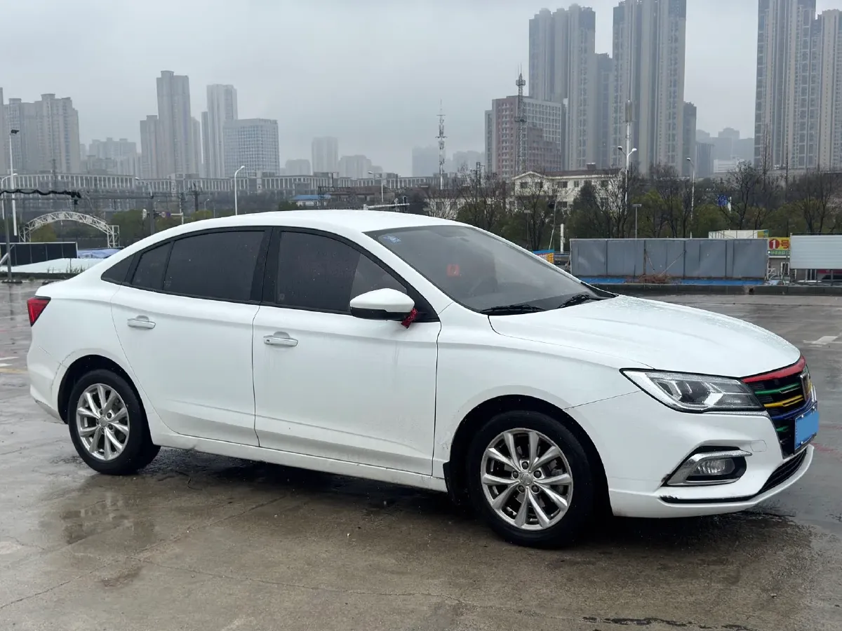 2020 Roewe i5 1.5L 120HP L4 5MT,autocango,china used car exporter,china ev exporter,chinese used car exporter,chinese used ev exporter