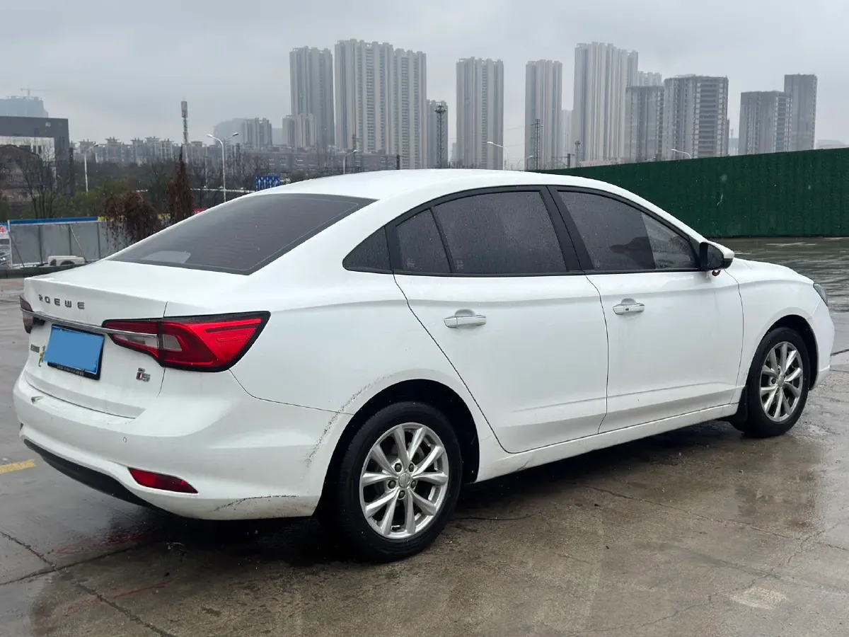2020 Roewe i5 1.5L 120HP L4 5MT,autocango,china used car exporter,china ev exporter,chinese used car exporter,chinese used ev exporter