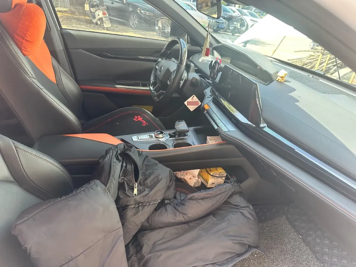 2022 ChangAn UNI-V 1.5T 188HP L4 7DCT,autocango,china used car exporter,china ev exporter,chinese used car exporter,chinese used ev exporter