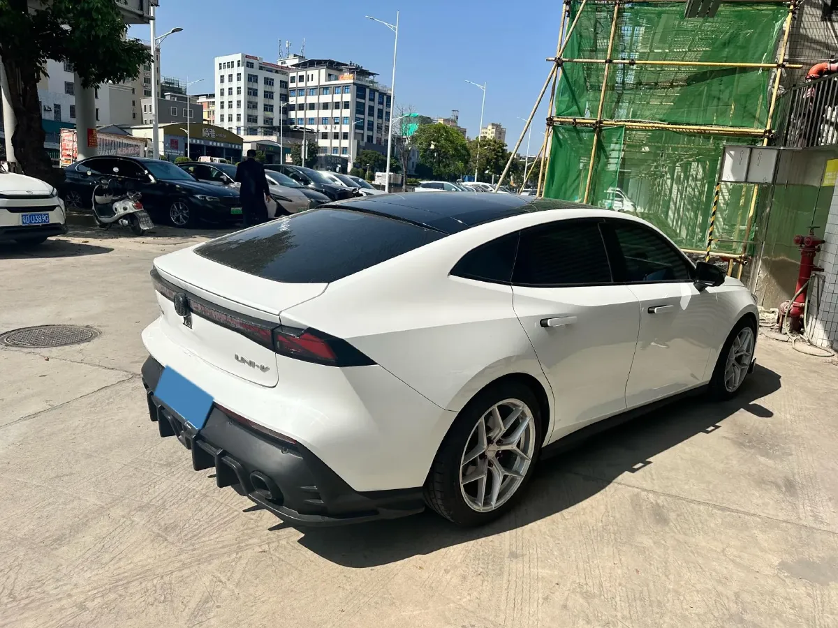 2022 ChangAn UNI-V 1.5T 188HP L4 7DCT,autocango,china used car exporter,china ev exporter,chinese used car exporter,chinese used ev exporter
