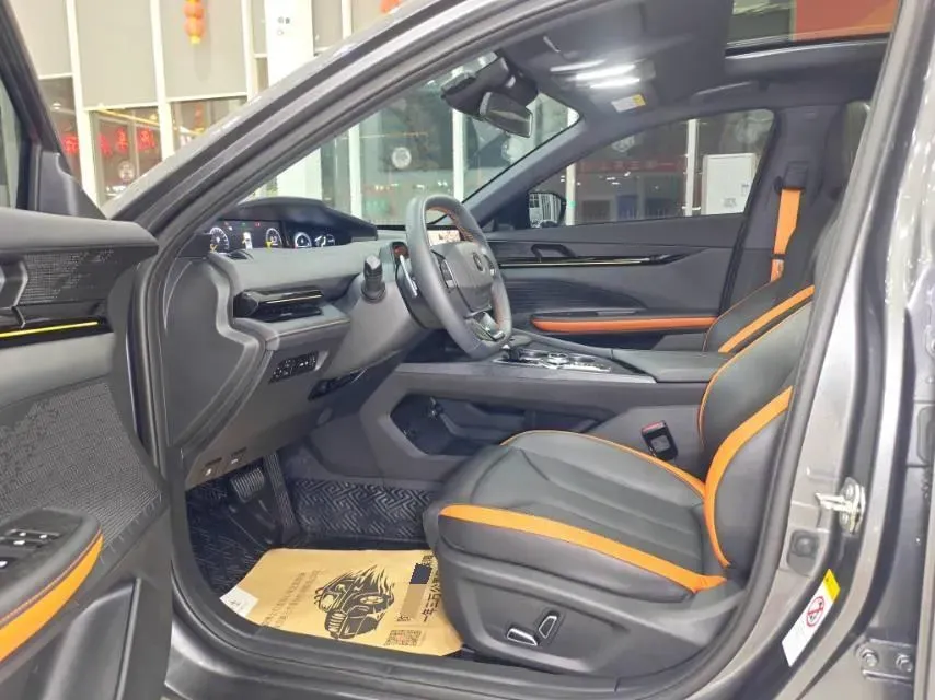 2023 ChangAn UNI-V 1.5T 188HP L4 7DCT,autocango,china used car exporter,china ev exporter,chinese used car exporter,chinese used ev exporter