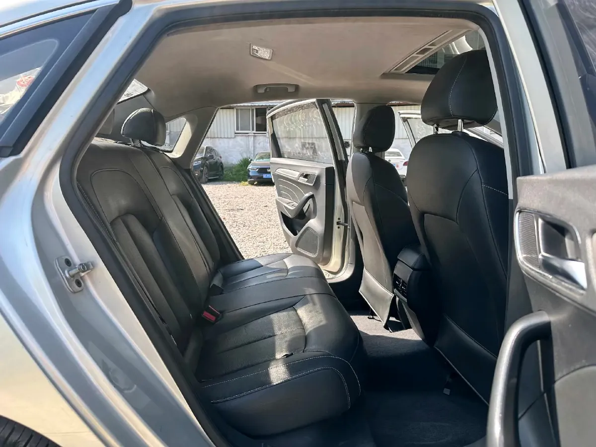 2017 Roewe i6 1.0T 125HP L3 2AT PHEV,autocango,china used car exporter,china ev exporter,chinese used car exporter,chinese used ev exporter