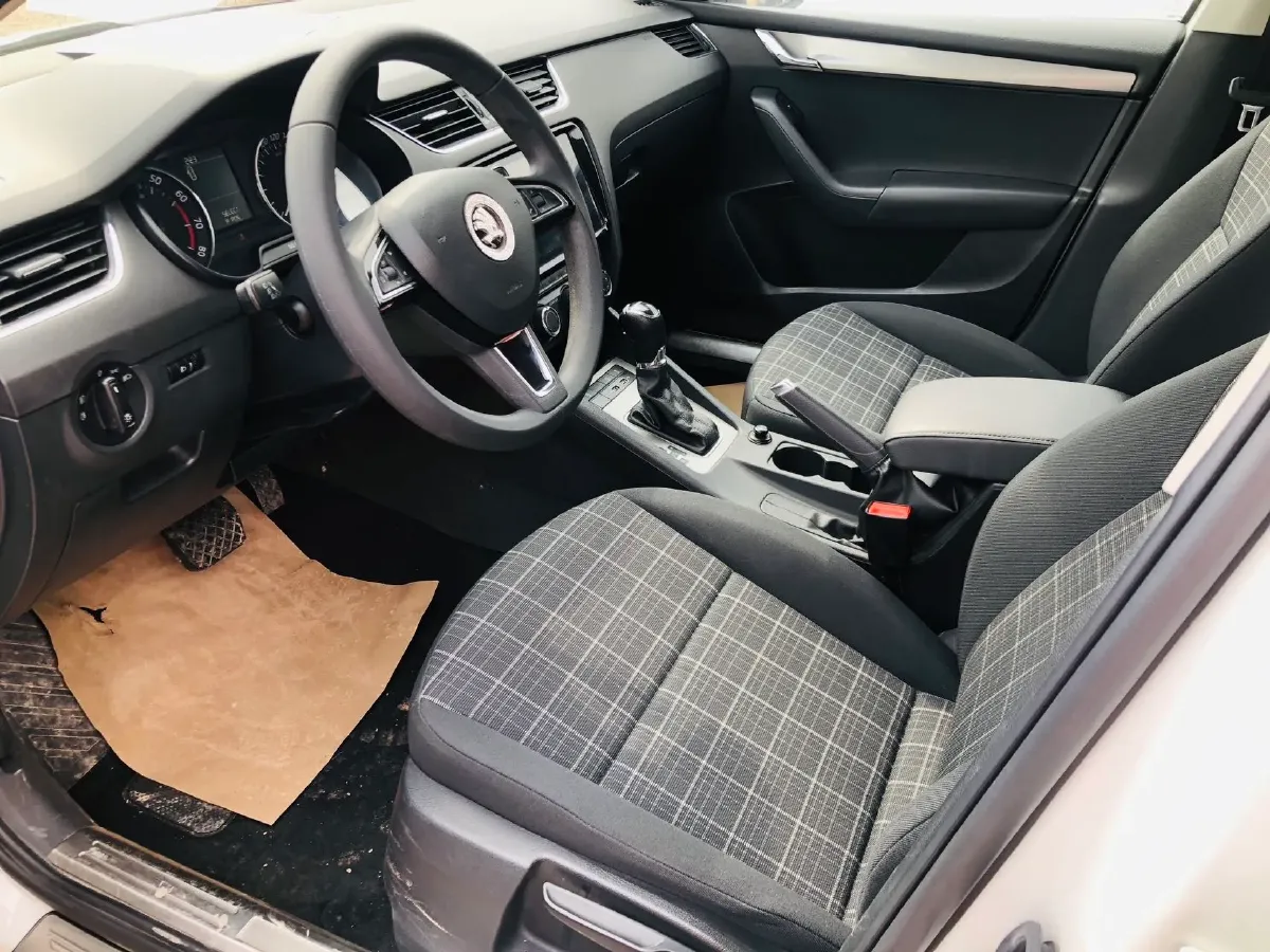 2019 Skoda Octavia 1.5L 116HP L4 6AT,autocango,china used car exporter,china ev exporter,chinese used car exporter,chinese used ev exporter