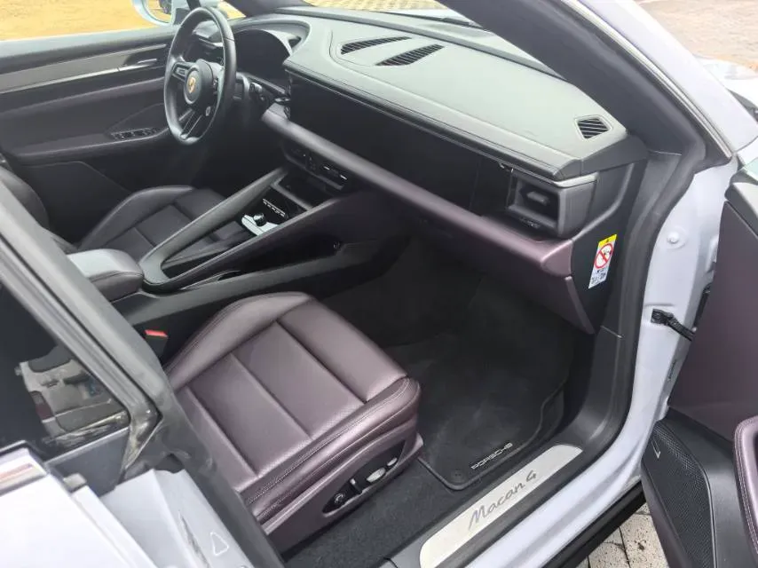 2024 Porsche Macan All-Electric BEV 100KWH,autocango,china used car exporter,china ev exporter,chinese used car exporter,chinese used ev exporter