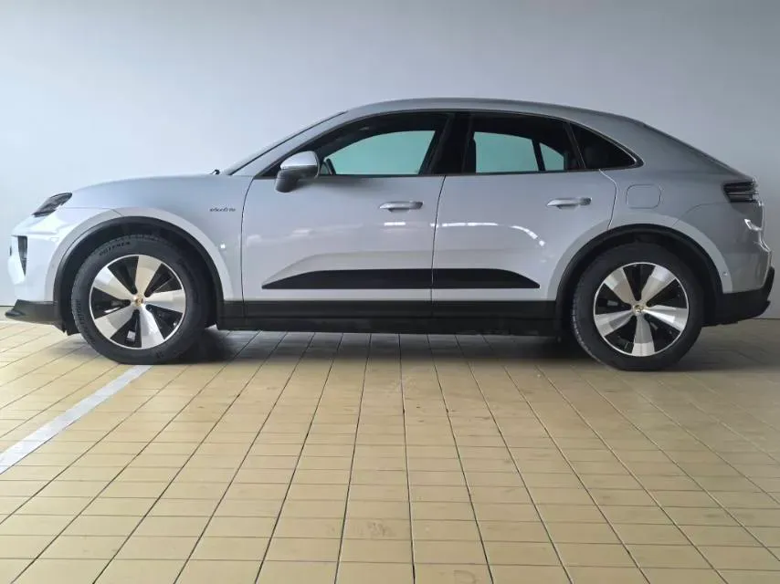 2024 Porsche Macan All-Electric BEV 100KWH,autocango,china used car exporter,china ev exporter,chinese used car exporter,chinese used ev exporter