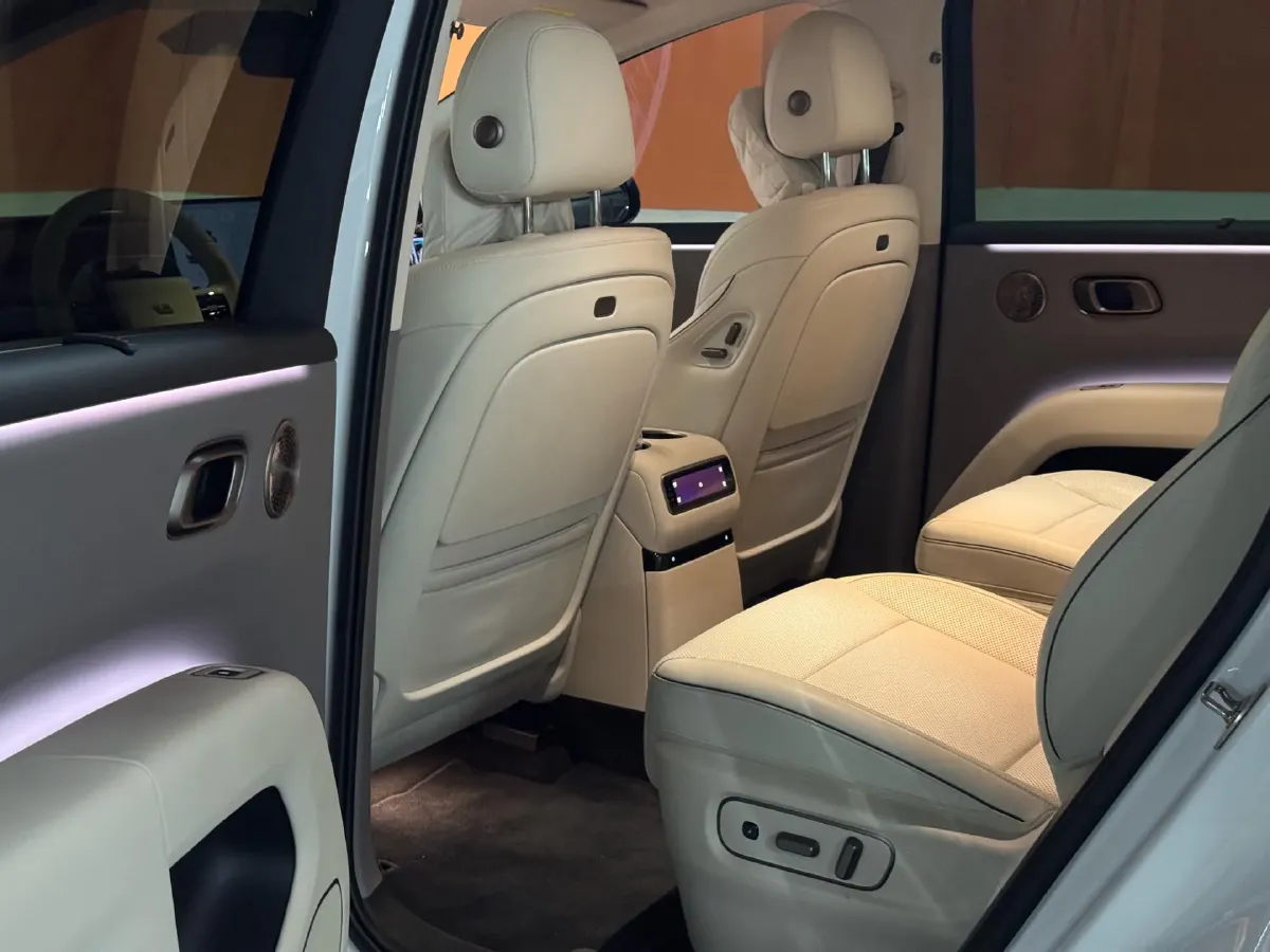 2025 Li i8 BEV,autocango,china used car exporter,china ev exporter,chinese used car exporter,chinese used ev exporter