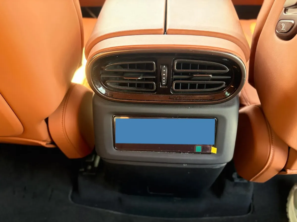 2023 YangWang U8 2.0T 272HP L4 REEV 49.05KWH,autocango,china used car exporter,china ev exporter,chinese used car exporter,chinese used ev exporter