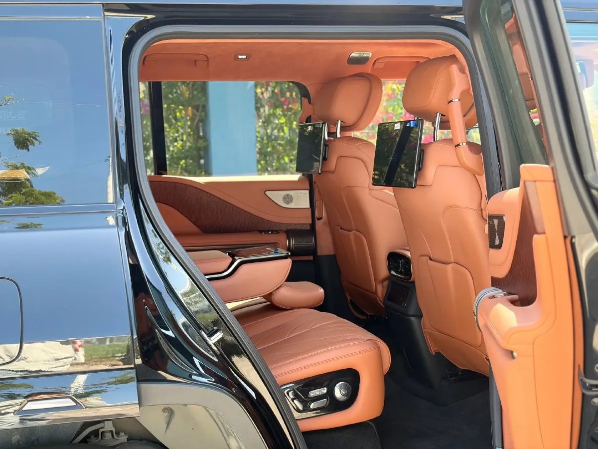 2023 YangWang U8 2.0T 272HP L4 REEV 49.05KWH,autocango,china used car exporter,china ev exporter,chinese used car exporter,chinese used ev exporter