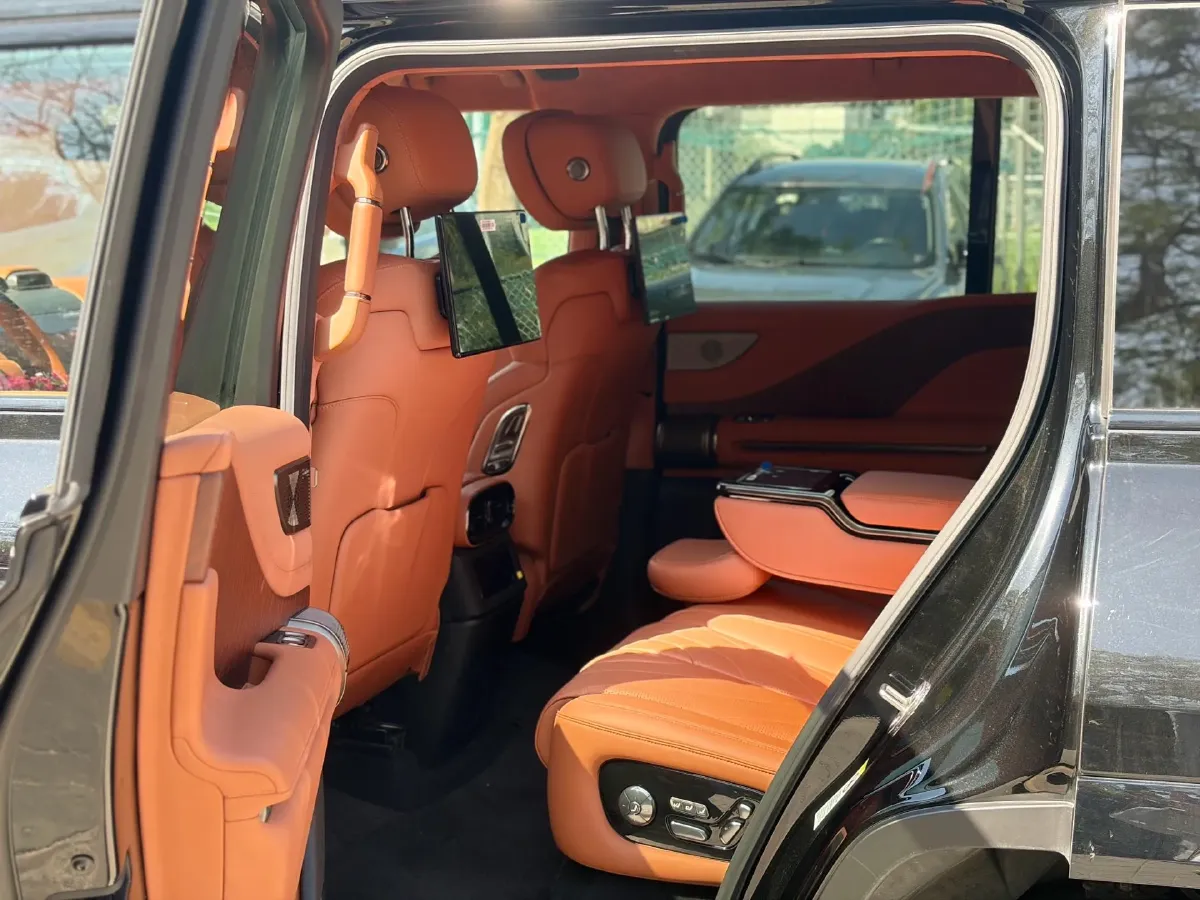 2023 YangWang U8 2.0T 272HP L4 REEV 49.05KWH,autocango,china used car exporter,china ev exporter,chinese used car exporter,chinese used ev exporter