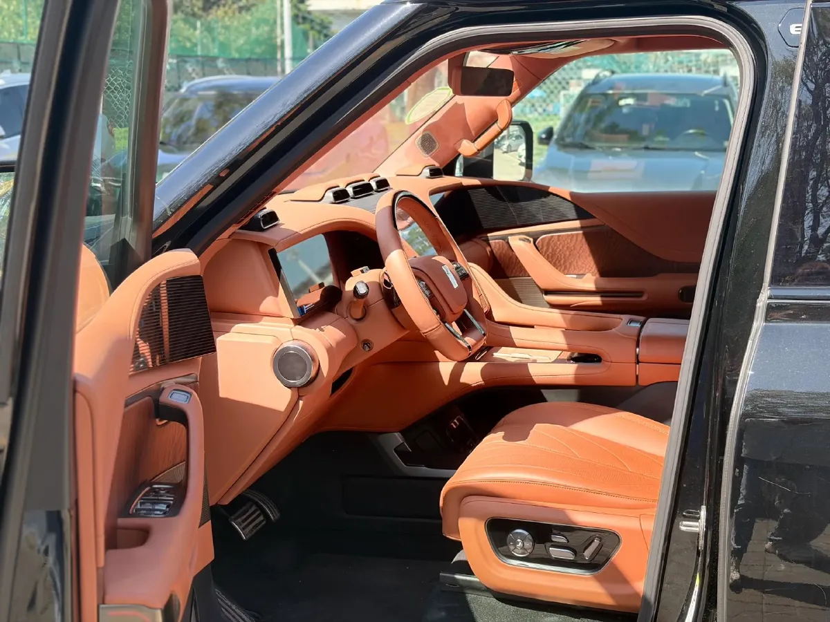 2023 YangWang U8 2.0T 272HP L4 REEV 49.05KWH,autocango,china used car exporter,china ev exporter,chinese used car exporter,chinese used ev exporter