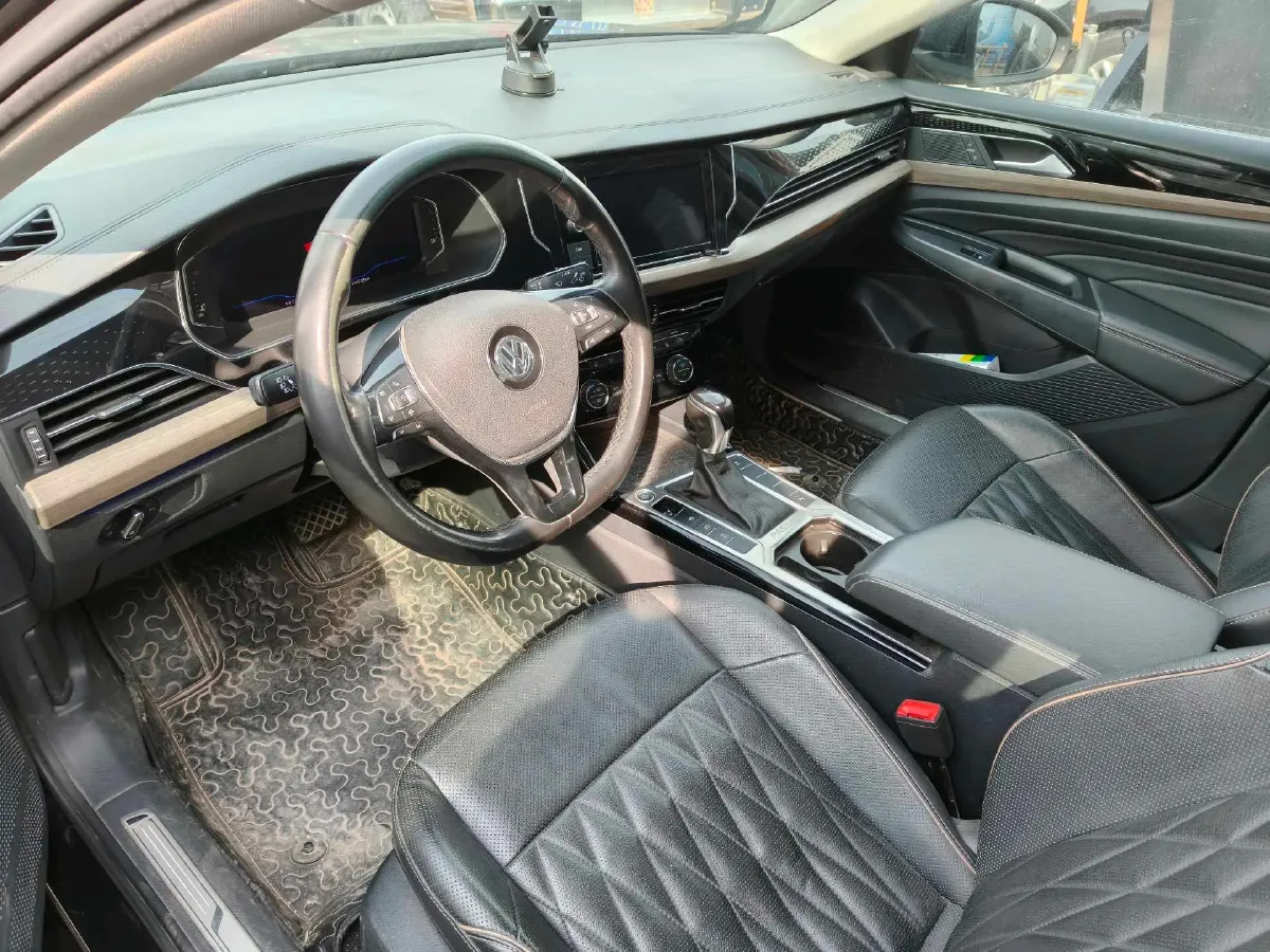 2019 Volvo V40 1.5T 152HP L4 6AT,autocango,china used car exporter,china ev exporter,chinese used car exporter,chinese used ev exporter