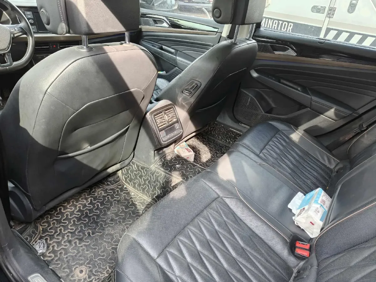 2019 Volvo V40 1.5T 152HP L4 6AT,autocango,china used car exporter,china ev exporter,chinese used car exporter,chinese used ev exporter