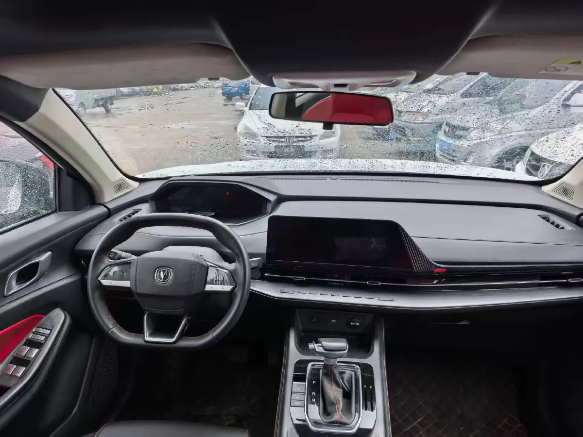 2022 ChangAn UNI-V 1.5T 188HP L4 7DCT,autocango,china used car exporter,china ev exporter,chinese used car exporter,chinese used ev exporter