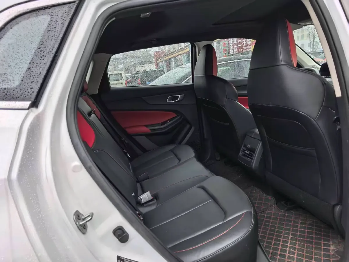 2022 ChangAn UNI-V 1.5T 188HP L4 7DCT,autocango,china used car exporter,china ev exporter,chinese used car exporter,chinese used ev exporter