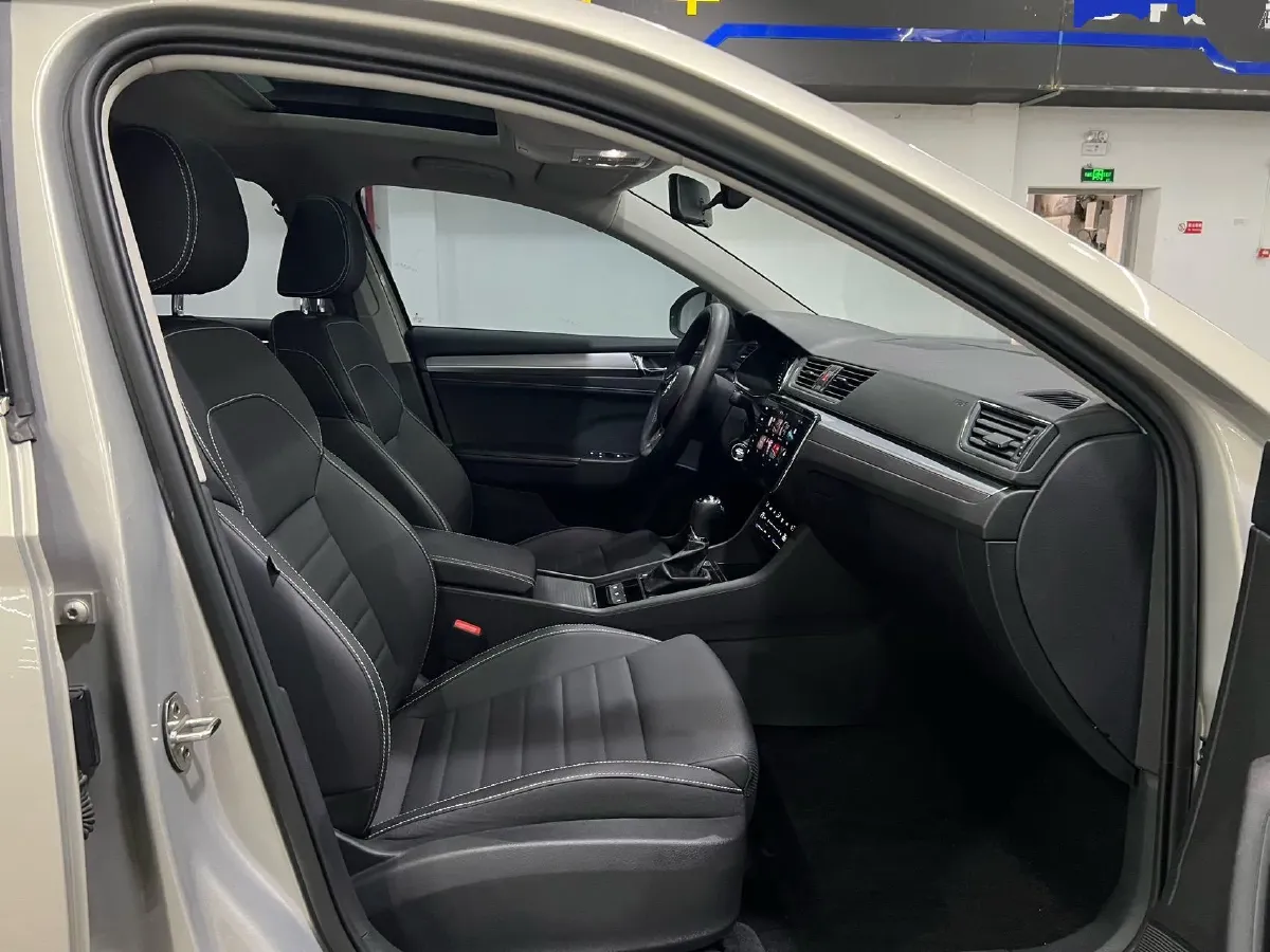 2023 Skoda Superb 1.4T 150HP L4 7DCT,autocango,china used car exporter,china ev exporter,chinese used car exporter,chinese used ev exporter