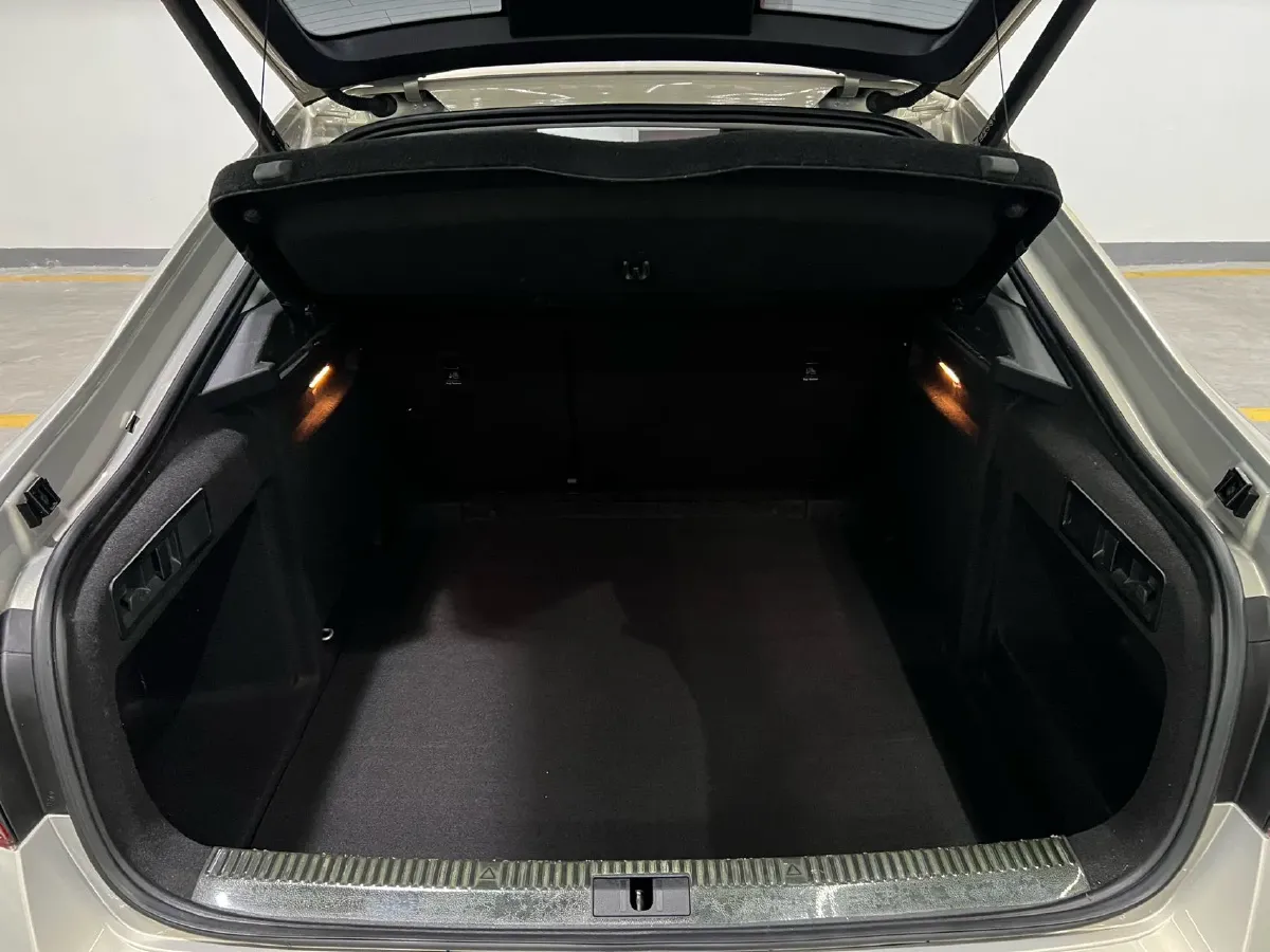 2023 Skoda Superb 1.4T 150HP L4 7DCT,autocango,china used car exporter,china ev exporter,chinese used car exporter,chinese used ev exporter