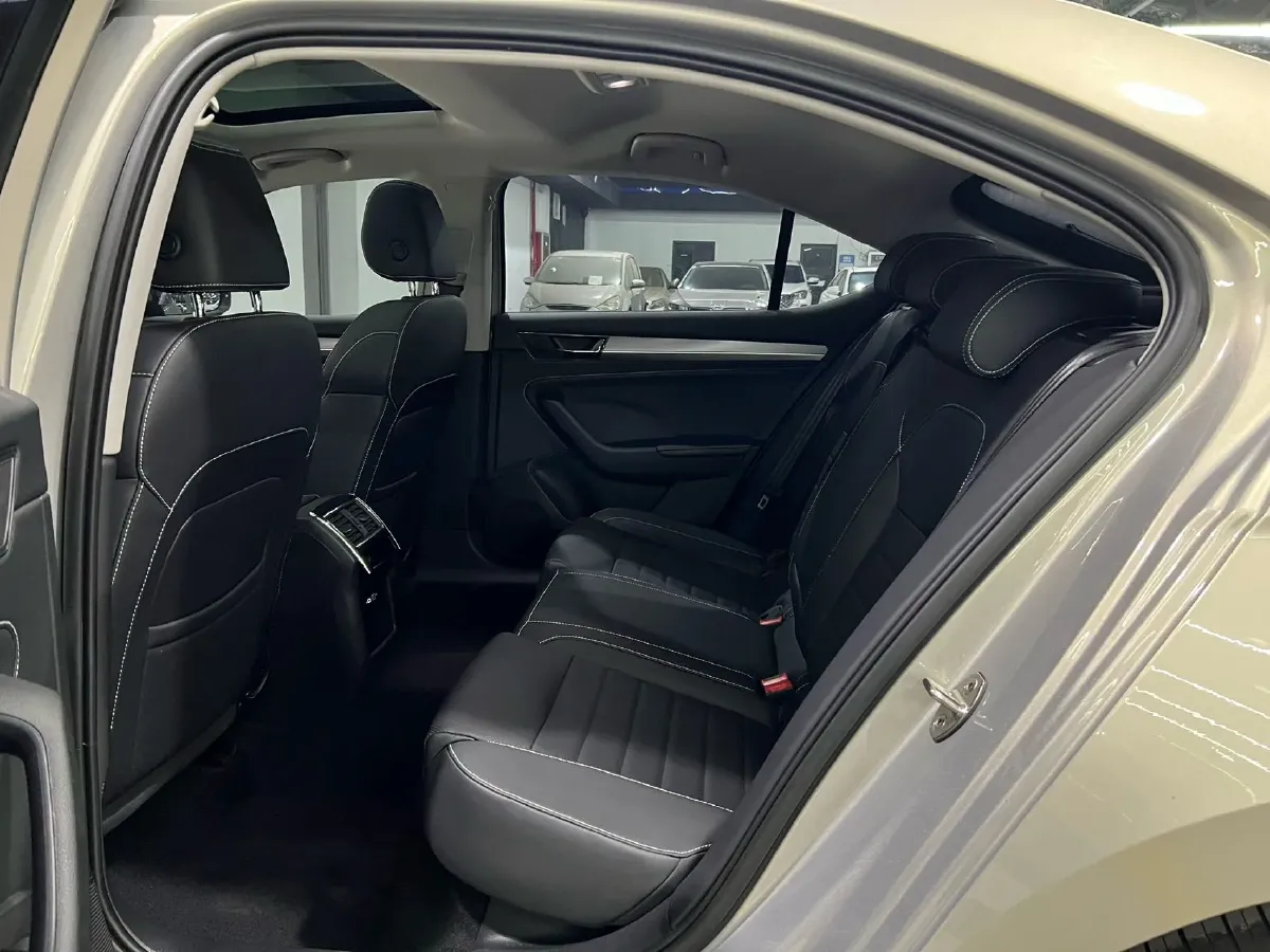 2023 Skoda Superb 1.4T 150HP L4 7DCT,autocango,china used car exporter,china ev exporter,chinese used car exporter,chinese used ev exporter