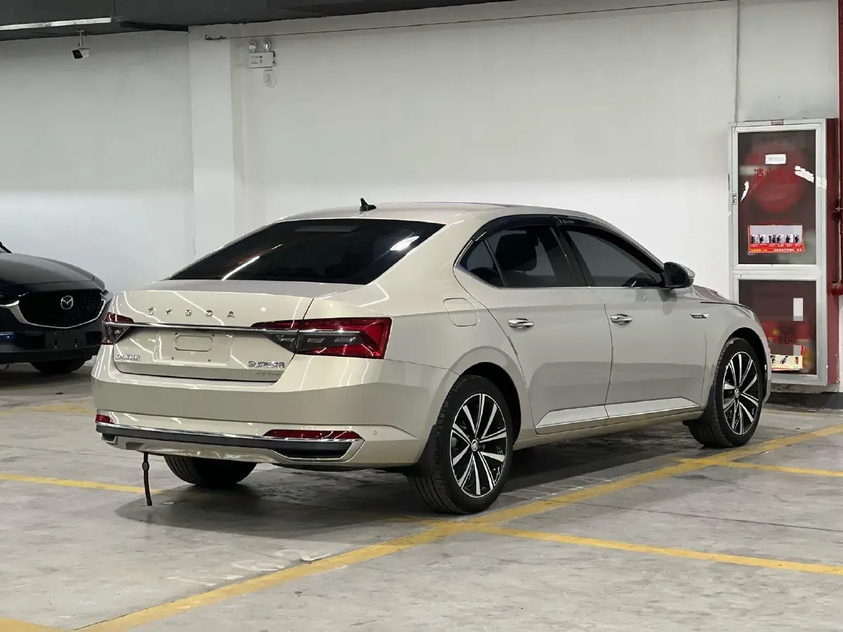 2023 Skoda Superb 1.4T 150HP L4 7DCT,autocango,china used car exporter,china ev exporter,chinese used car exporter,chinese used ev exporter