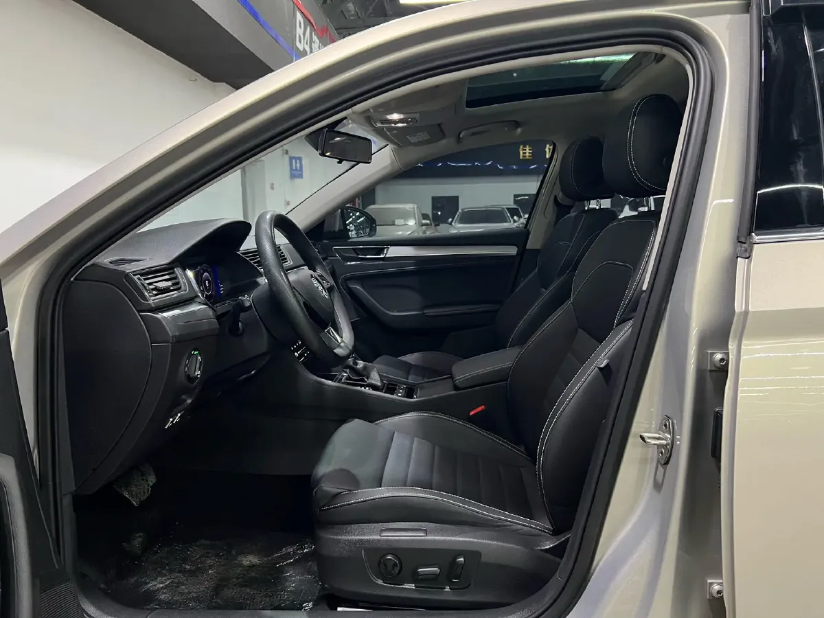 2023 Skoda Superb 1.4T 150HP L4 7DCT,autocango,china used car exporter,china ev exporter,chinese used car exporter,chinese used ev exporter