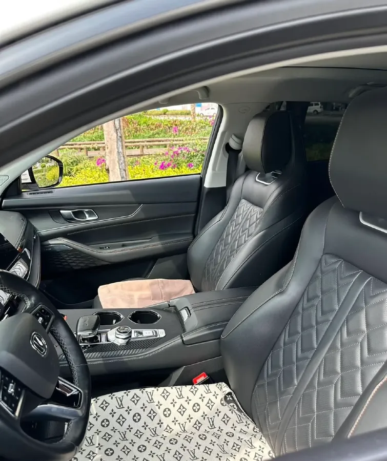 2021 ChangAn UNI-K 2.0T 233HP L4 8AT,autocango,china used car exporter,china ev exporter,chinese used car exporter,chinese used ev exporter