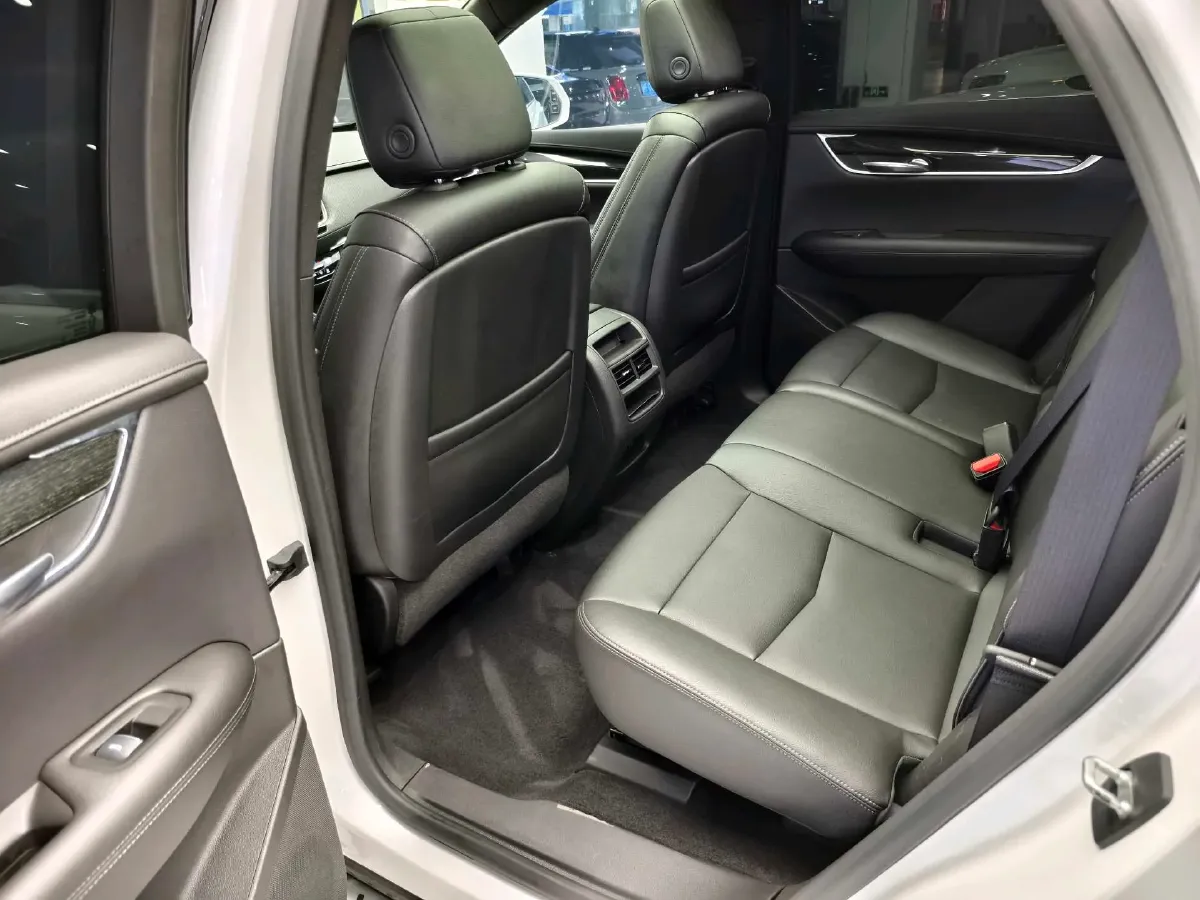 2021 Cadillac XT5 2.0T 237HP L4 9AT,autocango,china used car exporter,china ev exporter,chinese used car exporter,chinese used ev exporter