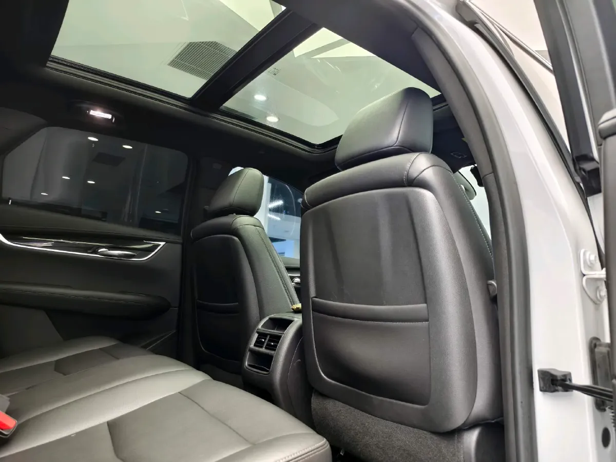 2021 Cadillac XT5 2.0T 237HP L4 9AT,autocango,china used car exporter,china ev exporter,chinese used car exporter,chinese used ev exporter