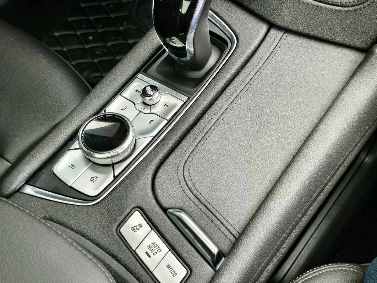 2021 Cadillac XT5 2.0T 237HP L4 9AT,autocango,china used car exporter,china ev exporter,chinese used car exporter,chinese used ev exporter