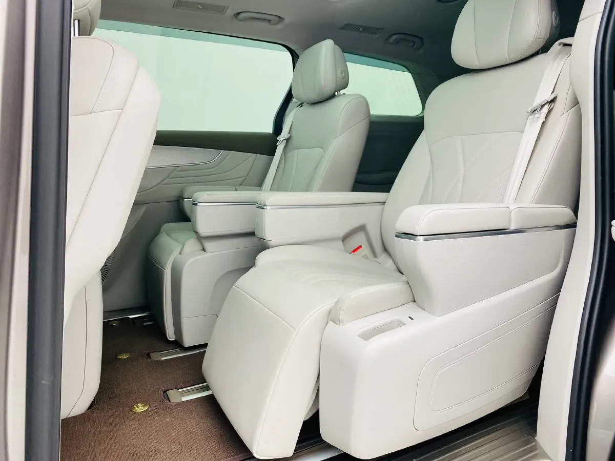 2025 Roewe iMAX8 1.5T 150HP L4 1DHT PHEV 24.7KWH,autocango,china used car exporter,china ev exporter,chinese used car exporter,chinese used ev exporter