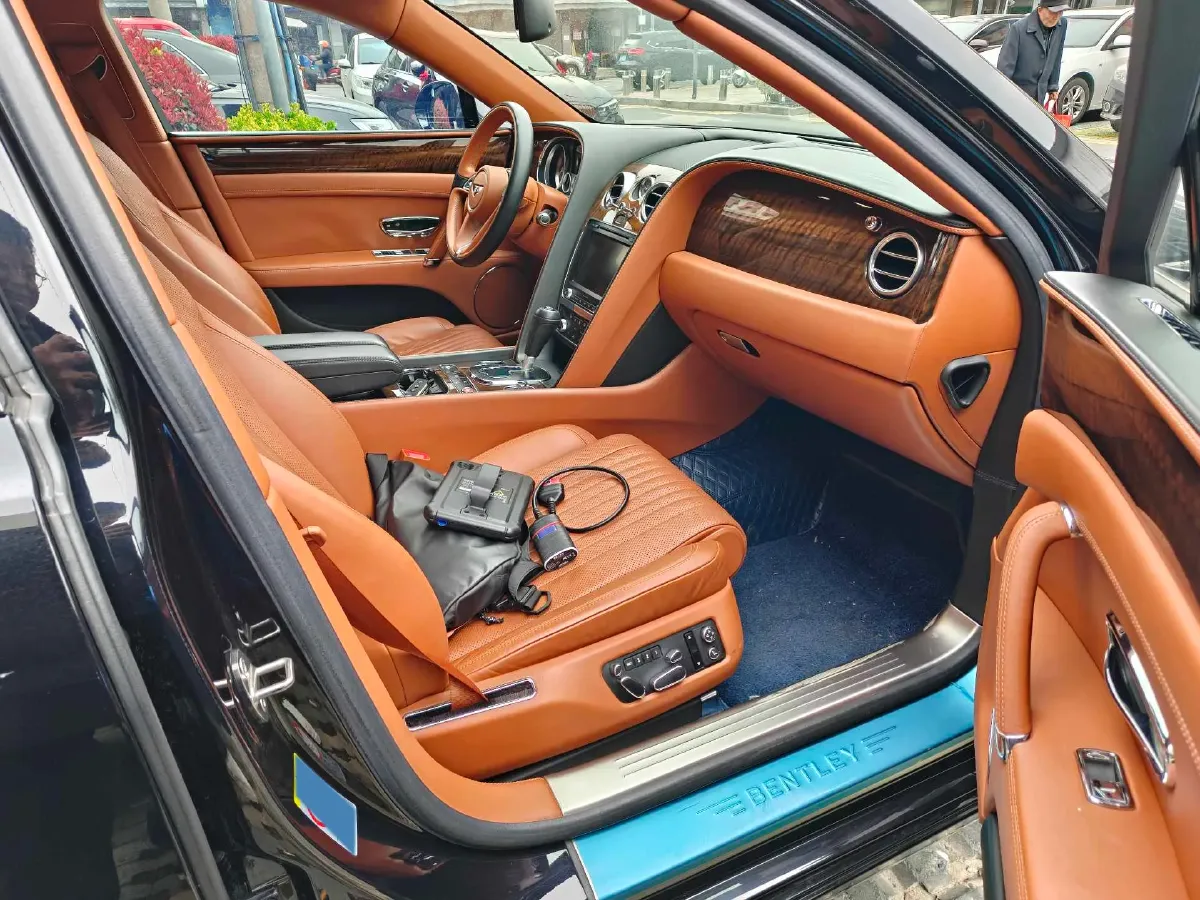 2017 Bentley Flying Spur 4.0T 528HP V8 8AT,autocango,china used car exporter,china ev exporter,chinese used car exporter,chinese used ev exporter