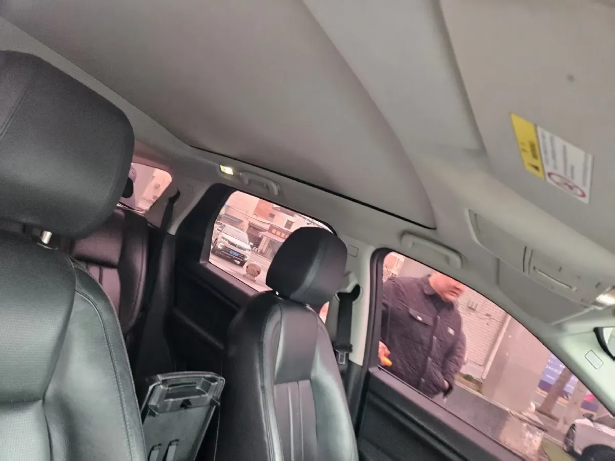 2017 Land Rover Discovery Sport 2.0T 241HP L4 9AT,autocango,china used car exporter,china ev exporter,chinese used car exporter,chinese used ev exporter