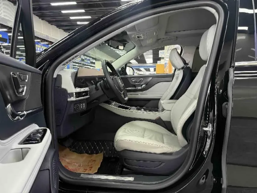 2023 Lincoln Corsair 2.0T 261HP L4 8AT,autocango,china used car exporter,china ev exporter,chinese used car exporter,chinese used ev exporter