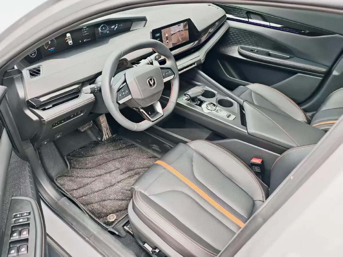 2025 ChangAn UNI-V 1.5T 192HP L4 7DCT,autocango,china used car exporter,china ev exporter,chinese used car exporter,chinese used ev exporter