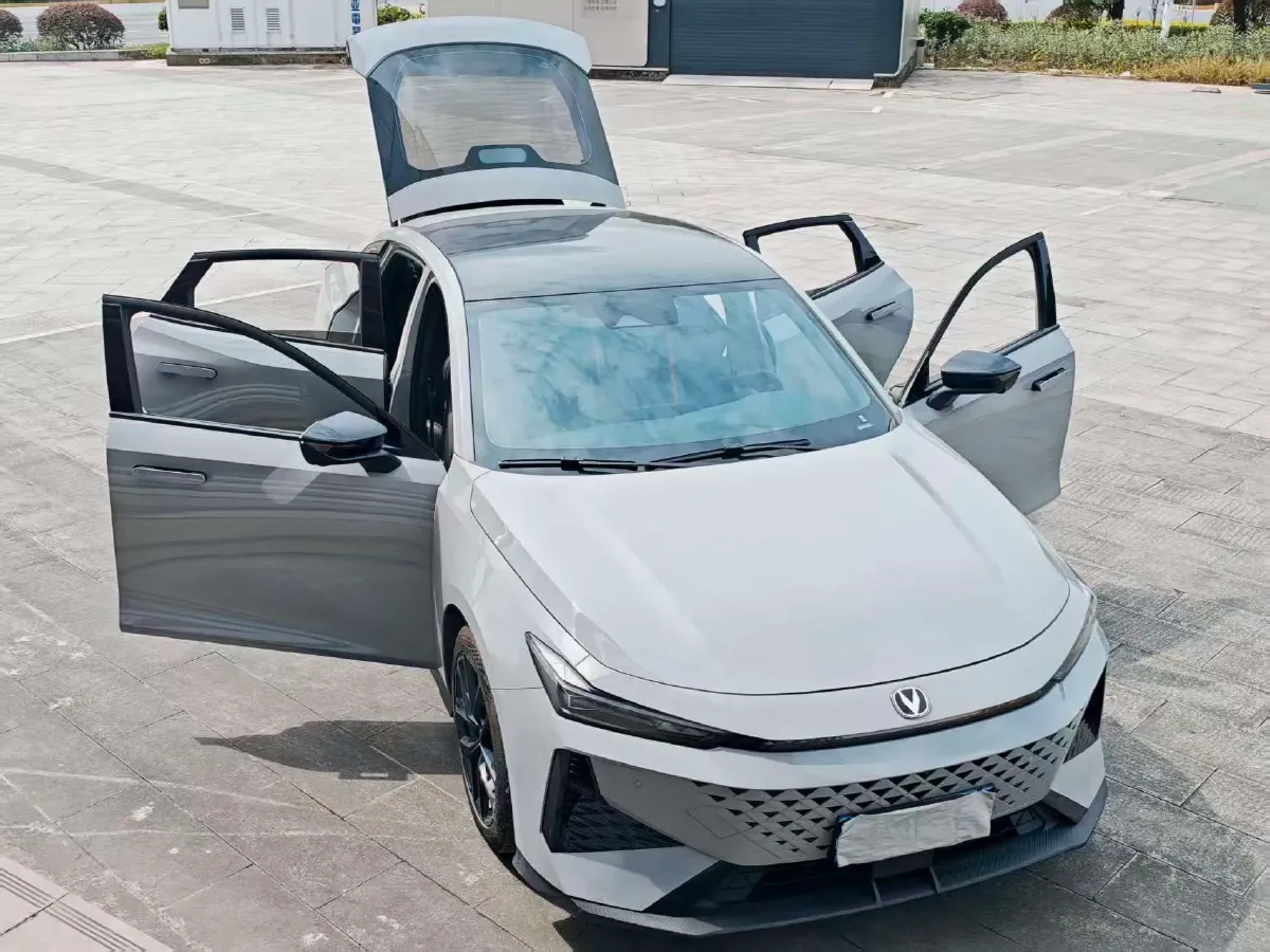 2025 ChangAn UNI-V 1.5T 192HP L4 7DCT,autocango,china used car exporter,china ev exporter,chinese used car exporter,chinese used ev exporter