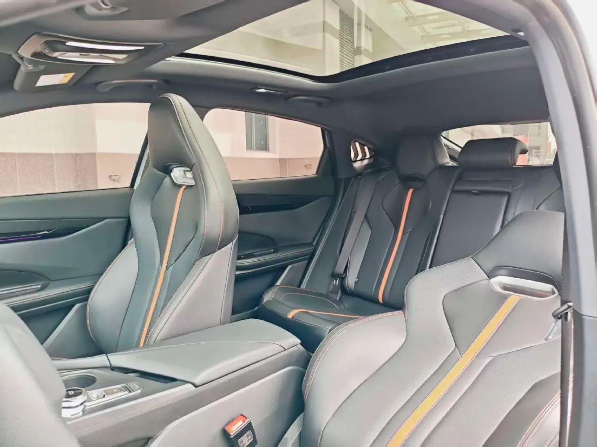 2025 ChangAn UNI-V 1.5T 192HP L4 7DCT,autocango,china used car exporter,china ev exporter,chinese used car exporter,chinese used ev exporter