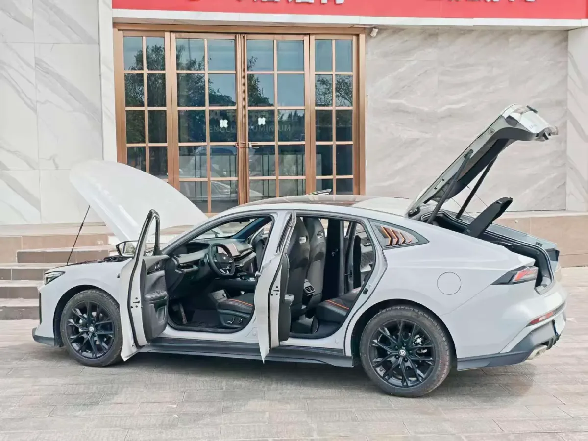 2025 ChangAn UNI-V 1.5T 192HP L4 7DCT,autocango,china used car exporter,china ev exporter,chinese used car exporter,chinese used ev exporter