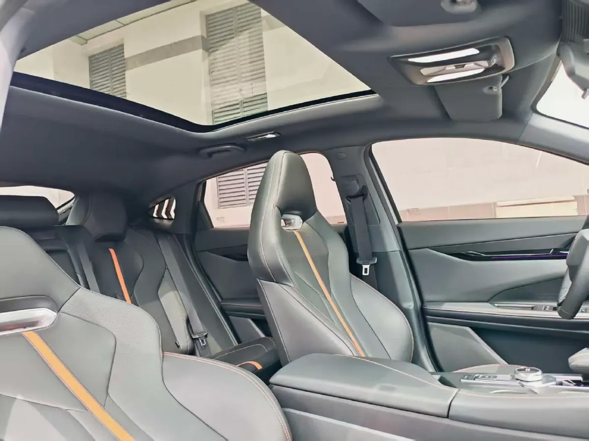 2025 ChangAn UNI-V 1.5T 192HP L4 7DCT,autocango,china used car exporter,china ev exporter,chinese used car exporter,chinese used ev exporter