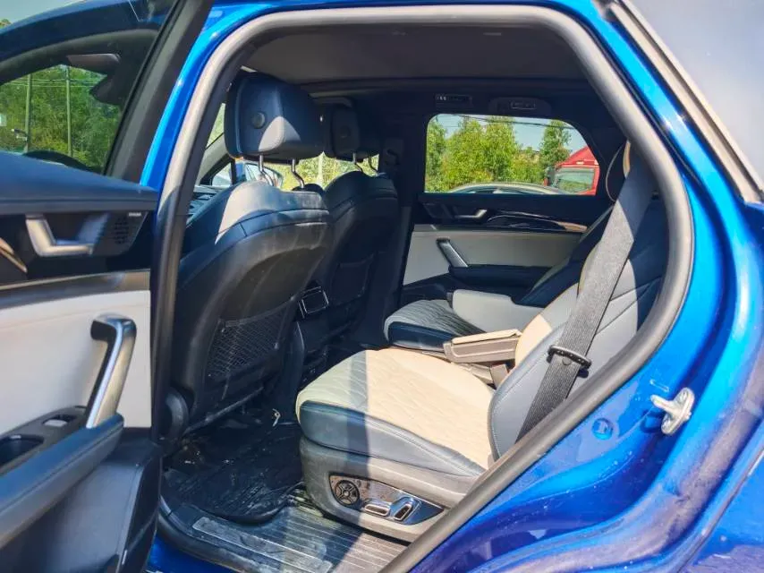 2022 Jeep Grand Commander 2.0T 265HP L4 9AT,autocango,china used car exporter,china ev exporter,chinese used car exporter,chinese used ev exporter