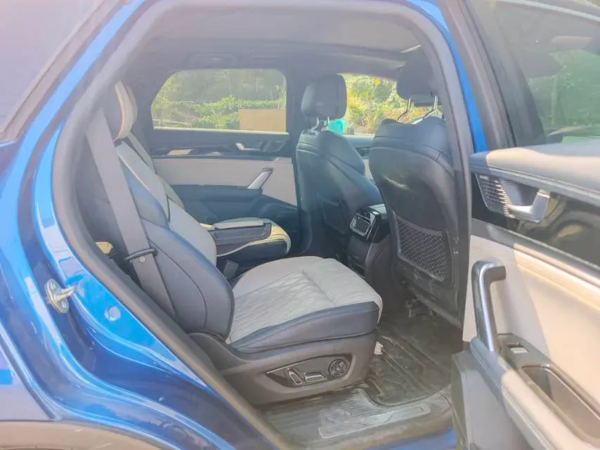 2022 Jeep Grand Commander 2.0T 265HP L4 9AT,autocango,china used car exporter,china ev exporter,chinese used car exporter,chinese used ev exporter