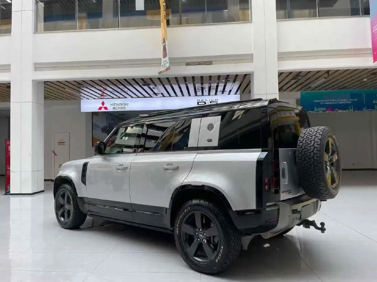 2022 Land Rover Defender 3.0T 400HP L6 8AT,autocango,china used car exporter,china ev exporter,chinese used car exporter,chinese used ev exporter