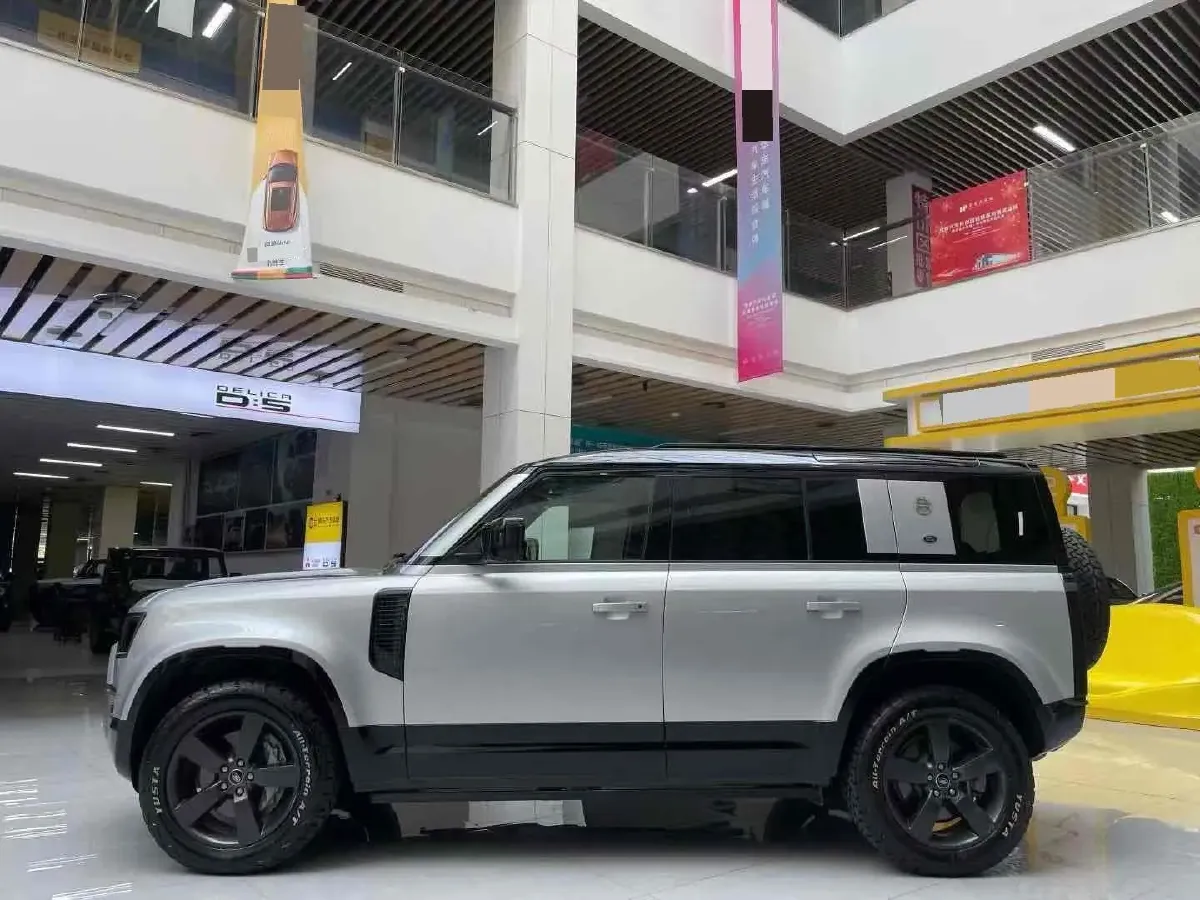 2022 Land Rover Defender 3.0T 400HP L6 8AT,autocango,china used car exporter,china ev exporter,chinese used car exporter,chinese used ev exporter