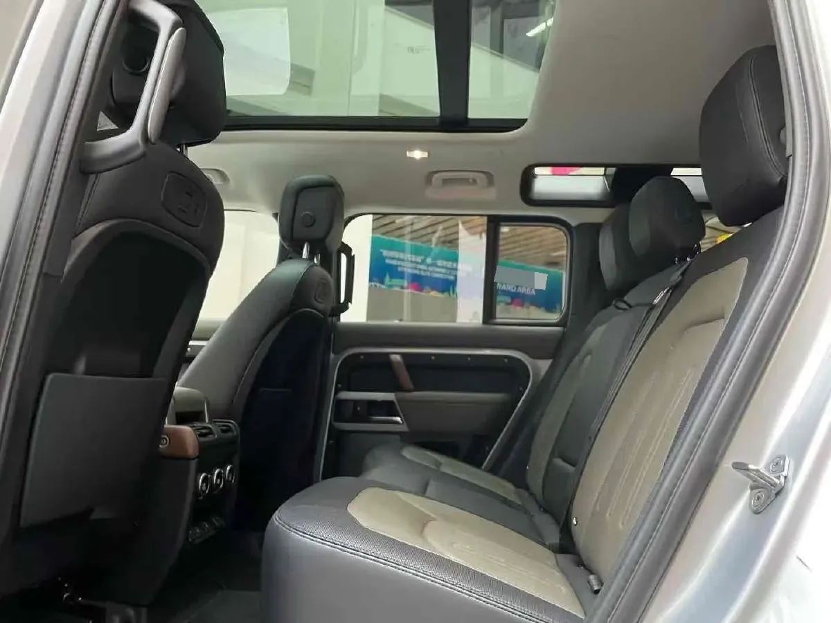 2022 Land Rover Defender 3.0T 400HP L6 8AT,autocango,china used car exporter,china ev exporter,chinese used car exporter,chinese used ev exporter