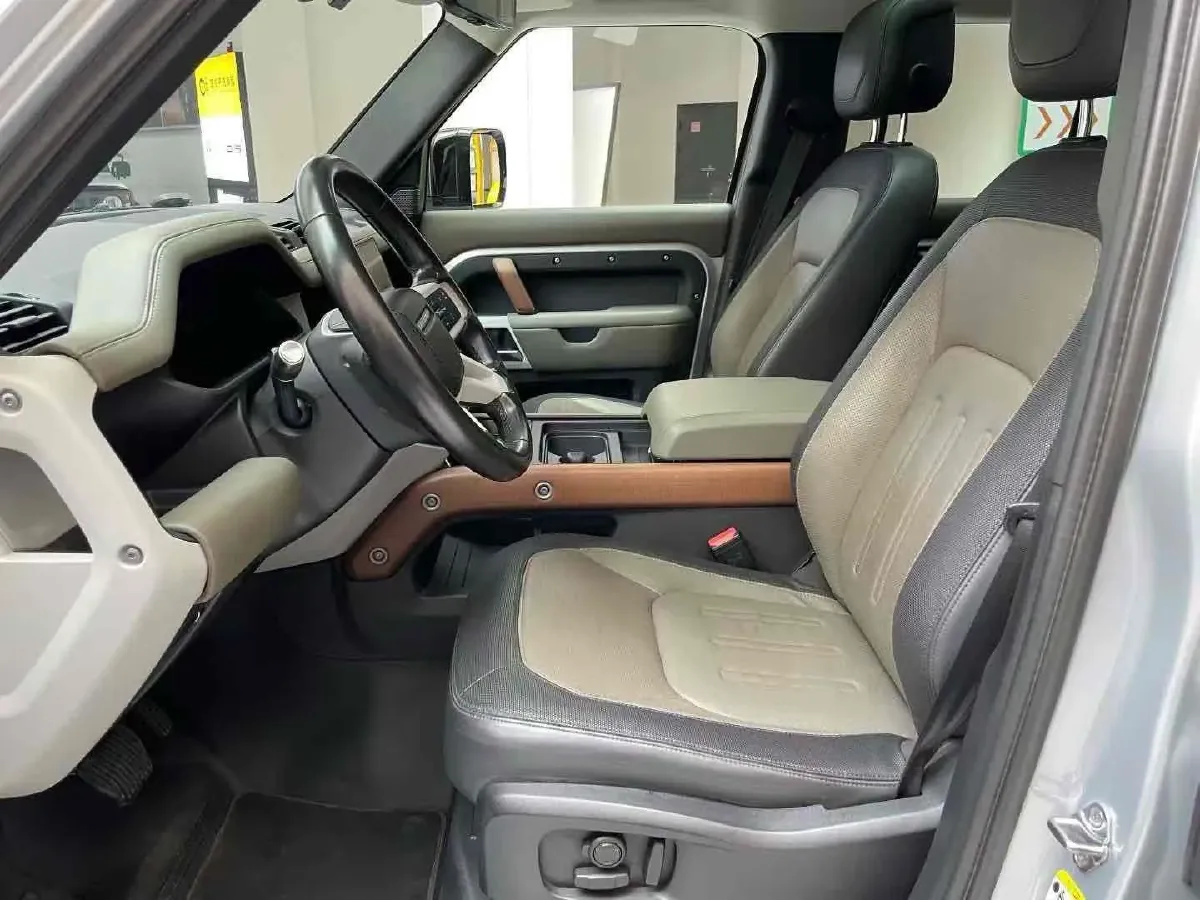 2022 Land Rover Defender 3.0T 400HP L6 8AT,autocango,china used car exporter,china ev exporter,chinese used car exporter,chinese used ev exporter