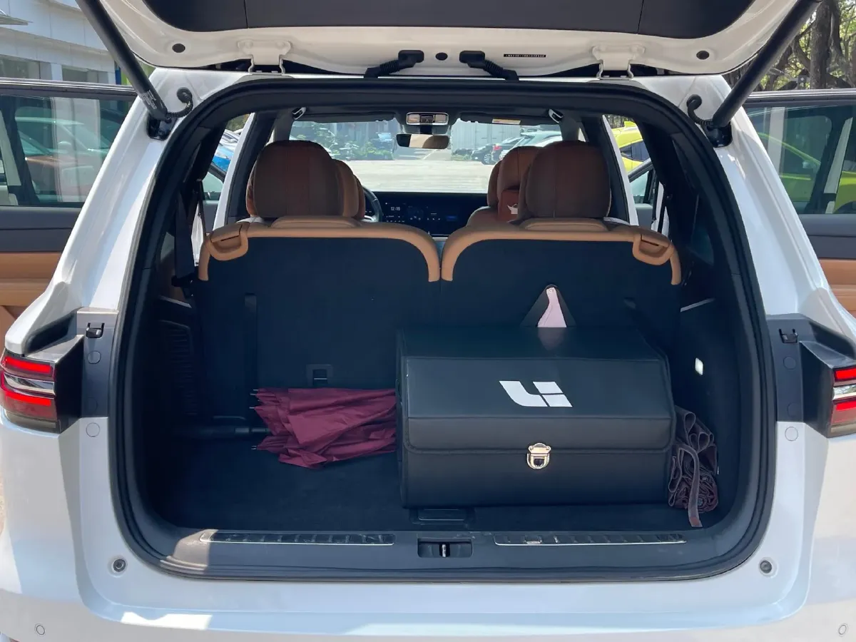 2021 Li ONE Range Extended 131HP REEV 40.5KWH,autocango,china used car exporter,china ev exporter,chinese used car exporter,chinese used ev exporter